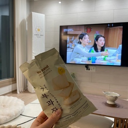 요즘 푹 빠져버린 순풍산부인과ㅎㅎㅎ
저녁으로 닭볶음탕 해먹고 두부과자 먹으면서 티비보니
너무너무 행복하네요 ☺️
노브랜드에서 산 두부과자 꼬소하고 넘 맛있어요!
#콘수프기록집 #오늘의우리집 #콜랜더 #강아지방석 #러그 #거실러그 #에어컨덮개 #거실인테리어 #거실꾸미기
