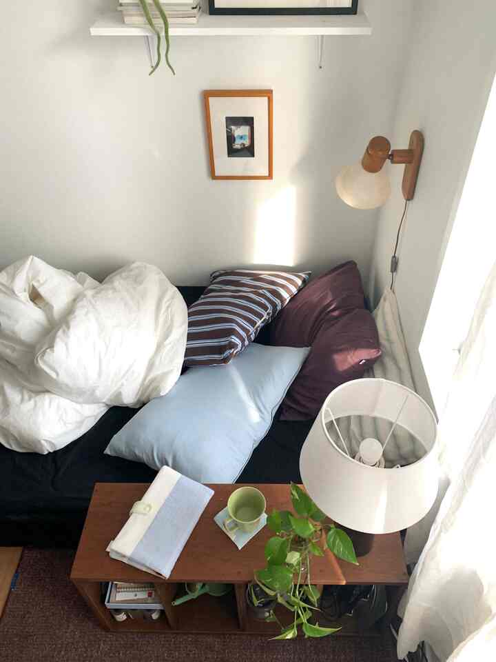 #오늘의우리집 #콘수프기록집 
Ruang kamar tidur terbaru. Saya mengganti seprai dengan warna yang lebih gelap.

#RoomDecoration #방인테리어 #침실인테리어 #침실스타일링 #침실꾸미기 #작은방꾸미기 #작은방 #4평방 #4평인테리어