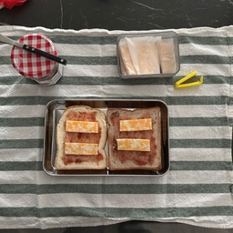 #현명한소비
#콘수프기록집
바쁜 아침에 발뮤다 토스터기와 계란찜기만 있음 순식간에 아침 식사 완성할 수 있어요.
커피 머신만큼 바쁘게 활약하는 두 가전 제품이예요.
냉동빵도 갓 구운 듯 촉촉하게 만들어주는 발뮤다 토스터기는 5년째 고장 없이 사용 중이예요🤎
오집에서 산 계란 찜기는 칭찬 백만번해도 부족하지 않은 꿀템이구요! 계란 비린내 1도 안나는 촉촉 반숙 완성!
매일 달걀 먹기 쉽지 않은데 계란 찜기 하나 있음 옴총 유용해요🥚
#꿀템추천 #살림추천 #소비기록 #발뮤다토스터기 #토스터기추천 #계란찜기 #삶은계란 #삶의질향상템 #삶의질상승템 #쉬운살림 #아침식사 #오집에서샀어 #오집잇템 #오집템 #추천아이템 #추천살림템 #소형가전 #맞팔