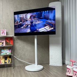 화이트 인테리어 🤍
55인치 TV  깔끔한 화이트 스탠드
지저분한 전선도 깔끔한 화이트로
에어컨 커버도 감성적인 화이트 ◻️
#화이트 #화이트인테리어 #화이트톤 #화이트톤인테리어 #화이트거실 #티비스탠드 #티비스탠드거치대 #선정리 #에어컨추천 #에어컨덮개 #감성 #감성소품 #감성인테리어 