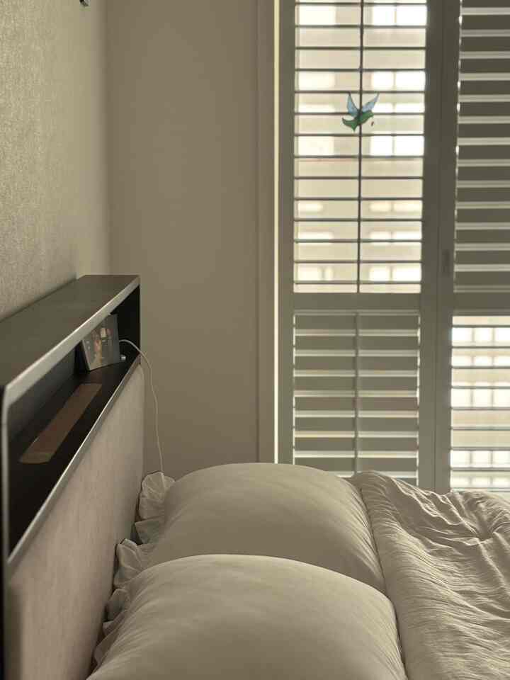 #콘수프기록집 #오늘의우리집

My beloved bedroom...🤍
I'll introduce it in more detail at the housewarming party,
but I'll upload a sunny morning shot. ㅎ..ㅎ💛

A grateful newlywed who discovered the joy of space after marriage ❤️

#Newlyweds #침실 #침실인테리어 #안방 #안방인테리어 #안방꾸미기 #신혼부부인테리어 #신혼집 #신혼집인테리어 #신혼집꾸미기 #이불 #침대 #매트리스 #베개 #베개커버 #화이트인테리어 #화이트앤우드 #화이트앤우드인테리어 #월넛 #루버셔터 #집꾸미기 #홈인테리어