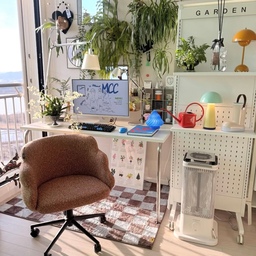 #제품제공 _ 🏷️ finj buki chair (maple brown)
의자 하나로 데스크 분위기 리셋하고 가실께요!😉🤎
슬림한 실루엣에 부드러운 무브,
높이조절까지 더해져 작은 공간에서도 부담없이 사용하기 좋아요.
낮은 등받이 디자인 덕분에 공간이 더 넓어보이는 느낌도 있고요
빛에 따라 달라지는 패브릭 컬러는 메이플브라운 특유의 깊이를 더해
공간의 무드를 자연스럽게 바꿔줘요.
유니크한 디자인으로 완성하는 나만의 데스크테리어!
극소량 입고된 신제품이라 눈여겨보고 있었다면, 
지금이 타이밍이예요! 🤏🏻
#finjglowup #핀즈체어 #부키체어 #핀즈부키체어 #finj
#콘수프기록집 #예쁜템최고야 #의자추천 
#데스크테리어 #데스크테리어족 