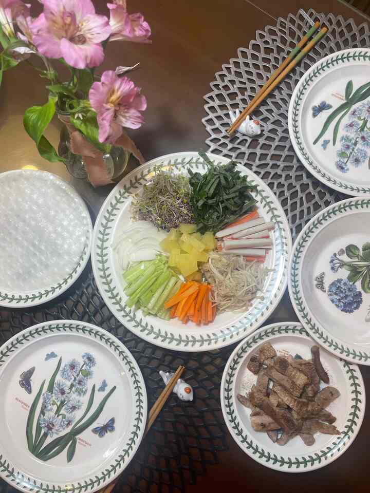 #콘수프기록집 #오늘의우리집 

本当に長い間
私は家でウォールナムを買いました。
子供たちが若いとき
近所の母親を呼んで
よく作って食べました。
最近はしゃぶ月南サム食堂が多くなって
私の家はうまくいきませんでした。
あなたが食べるなら 
野菜をたくさん食べると思います。
おいしい犬一人でした^^ #월남쌈 #포트메리온 #맞팔