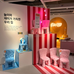 아 맞다 이케아 다녀왔었지!
예쁜 의자커버가 나온 것 같아서 
출시하는 날 바로 달려갔다
그런데 어린이의자커버라니!!! ㅋㅋ
등받이만 조금 튼튼했다면 
다락방에서 썼을 텐데 아쉽당~
기린모양 조명도 신상으로 나왔다
살까말까했지만 잘 참고 왔슨
(대신 다른 소품 샀슨 ㅋㅋㅋ
빈손으로 나올 수 없지 😙
#콘수프기록집 #예쁜템최고야 #이케아 #이케아신상 #어린이의자 #이케아어린이의자 #이케아인테리어 #이케아가구 #이케아어린이가구 #의자 #의자커버 #이케아추천템 #이케아쇼품 #이케아조명 #조명인테리어 #그레이시모이스컬렉션 #그레이시모이스 