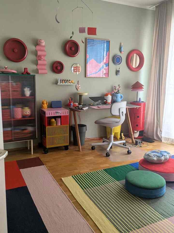 Color therapy, but make it functional.
Where productivity meets play🎨

Credit:@1raumschloss

#ColorfulLiving
#GenZHome
#CreativeCorner
#DopamineDecor
#PlayfulInteriors
#ModernEclectic
#AestheticRoom
#WorkspaceVibes
#DesignInspo
#HomeButMakeItCool




