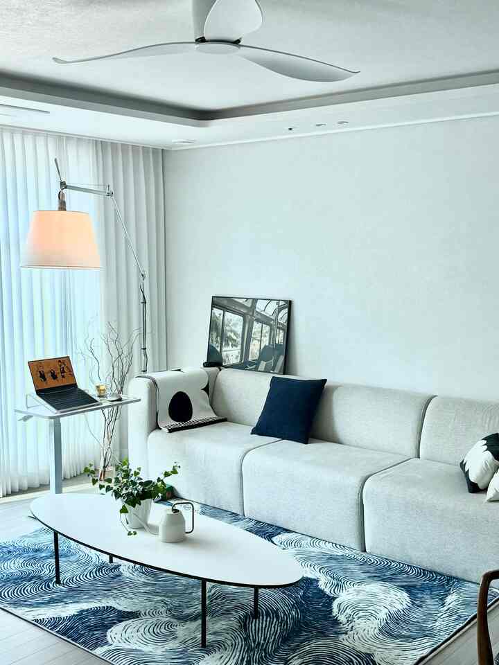 お茶を飲みながら休んでいる今日のリビングルーム
日がゆるんで風が一層柔らかくなったようです。
サンキャップを書いて出かけて歩かなければならないと思いませんか？ 

＃素敵なテム最高屋＃コンスープ記録集 