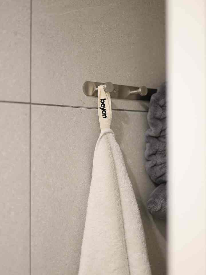 バスルームのタイルは清掃管理簡単に大きなサイズで
水を使うことが多いベランダタイルは、管理しやすい遊光タイルで選ぶのがインテリアノウハウ！

ランドリールームベランダタイルマットで選んで管理頑張ります🫠

＃インテリアノウハウ＃バスルームインテリア＃バスルーム＃タイル＃トイレシリモデリング＃トイレタイル