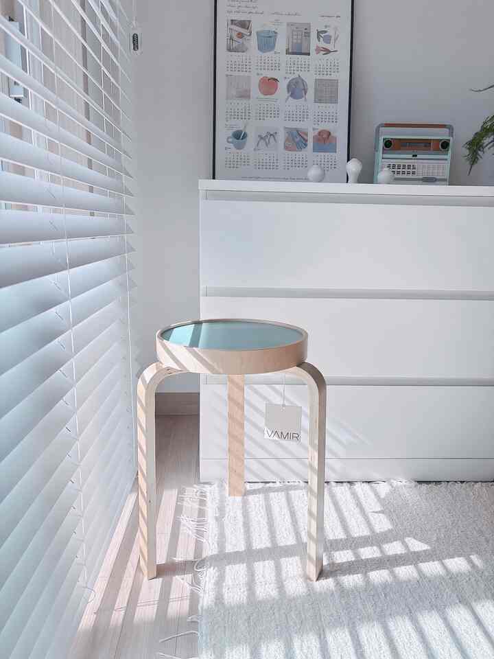 ＃執拗に選んだテム＃執拗なセール 

スツールがすでにいくつかあってしばらく悩んでいました。それでもずっと目に踏んだアイテムだと結局聞いたのですが、今は大丈夫な心配だったと思います。どこに置いても自然にポイントになり、大きくないが空間の雰囲気をすっきり変えてくれます。ほのかなカラー感のおかげで、家もさらに明るく見えます。
椅子でも、小物支えでも活用度が高く、あちこち移しておいて使いやすいです。執拗に選んだだけ、十分満足のいく選択でした:)

＃寝室＃バミル＃スツール＃ウィンプラス＃ウィンプラスブラインド＃インナージョギング＃イケア＃引き出し＃カール＃ポルトガルラグ＃ラグ＃モビル＃フレンステッド＃レゴ