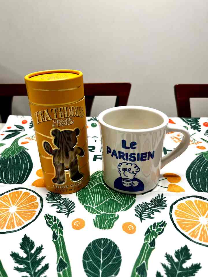 イギリスに行ってきたTWGゼリーティー〜 
ゼリーでも食べられ、ティーでも可能
2つのゼリーを入れて水入れティーになるㅎㅎ 
韓国では売らずに購入しました。 
ジンジャー＆レモンの香りと味が合格！
お茶を飲むときに広がるバローマーケットで山 
clothもめちゃくちゃ好き
＃ジンジャーアンドレモン＃TWG＃パリジアンカップ＃ルパリジアンマグ
#セームディ 