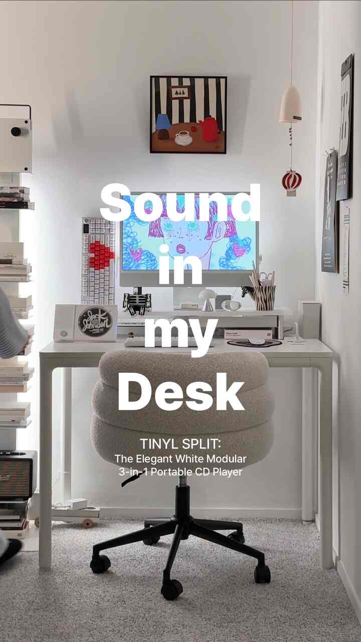 #コンスープ 

製品協賛| 🎵💿 デスクゾーンに音楽空間を加えました。
モジュールを付けるとCDプレーヤー+スピーカー、
分離すると、Bluetoothスピーカーと 
ポータブルプレーヤーとして別途使用可能です。

空間はそのままなのに雰囲気は完全に変わります。
作業する時も、休む時間にも自然に音楽が流れる席。

TINYL SPLIT 3-in-1 CD Player 🎧 
小さなデスクにも感覚的なサウンドゾーン完成。

＃TINYL＃cdplayer＃desksetup＃デスクテリア＃ジェニーホームムード＃デスクセットアップ＃デスク飾り