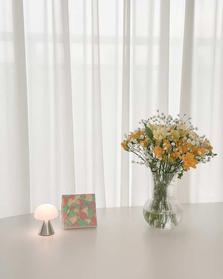 #봄맞이집꾸템
フリージアの花言葉を知っていますか？🌼
「新しいスタート、あなたを信じて」 
花言葉のようにフリージア  #프리지아 #플라워인테리어 #홈스타일링 #집꾸미기
