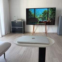 home sweet home
#마켓비 #심플리 #인디우드 #사이드테이블 #에싸 #쇼파
#요즘신혼인테리어 