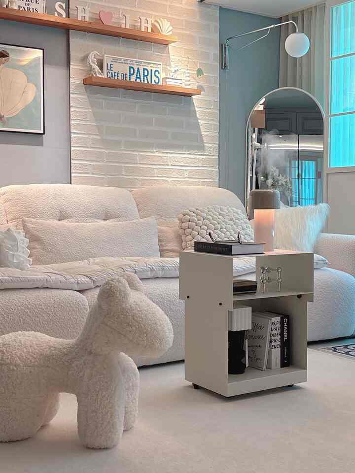 #오감리뷰 This is a review based on my own experience using and styling the product provided through the program.

Every pretty house has one, so I wanted one even more! 🤍
From bedside tables to sofa tables, this beautiful, mobile drawer-type cabinet trolley has arrived!
Best Living's Layer mobile trolley
has a clean, modern fit without any frills.
Its sophisticated and chic design adds style to any space.
The open storage space makes it convenient to reach all your essentials at any time.
You can also decorate it with objects to complete your emotional interior. The trolley itself is so luxurious,
it feels like an object of art wherever you place it.
Equipped with sturdy hidden wheels,
it's effortlessly and effortlessly portable, making it incredibly convenient. ^^
The Best Living Layer trolley has a powder-coated finish,
which is odor-free and highly durable, resistant to scratches and wear,
so you can use it beautifully for a long time.
Cream White (Minky Pick), Green, Red, Black, Stainless Steel
Choose from a variety of colors to suit your taste (ღˇ◡ˇ)

#BestLiving #베스트리빙테이블 #인테리어가구 #스틸트롤리 #화이트인테리어 #거실인테리어 #거실꾸미기 #거실테이블 #이동식트롤리 #이동식테이블 #협탁 #홈스타그램 #홈데코 #테이블인테리어 #프렌치인테리어 #코지인테리어