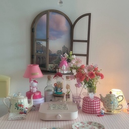 #콘수프기록집 #예쁜템최고야 3
🌷 클레이탄 빈티지 플레이트 
오늘의 예쁜템은 클레이탄의 빈티지 플레이트에요 💝 오늘의 집을 구경하다가 마음에 드는 접시를 발견해서 오랜만에 접시를 구입했답니다 ☺️ 포인트로 구입해서 왠지 만족감이 더 커요 💝 
사이즈도 21cm라서 디저트, 샐러드, 파스타, 야채찜 등 다양한 음식을 담기에 좋고 이 접시 하나로 한끼 플레이팅을 끝낼 수도 있어서 손이 자주 가요 💝
그리고 접시가 살짝 깊이감이 있어서 소스가 밖으로 잘 새지 않더라구요 ! 무엇보다 꽃다발처럼 화사하게 예뻐서 다가오는 봄에 딱 어울리는 느낌이었어요 💝💐
오친님들 오전시간 잘 보내셨나요 😍 저는 아침부터 바쁘게 움직였더니 조금 졸리네요 😆 모두들 점심 맛있게 드시길 바라요 💝 
#맞팔 #맞팔해요 #빈티지 #프렌치 #디즈니 #앤틱 #헬로키티 #수저받침 #그릇 #접시 #플레이트 #식탁보 #방수식탁보 #홈카페 #브런치 #디즈니오너먼트 #단스탠드 #샹들리에 #소파 #소파커버 #의자 #의자방석 #브레드박스 #전자레인지 #키친크로스 #소품 #인덕션 #신혼집 