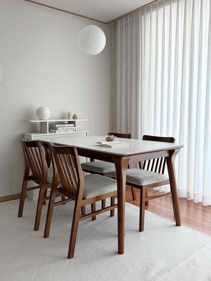 #오감리뷰 This is a review based on my personal experience using and styling a product provided through the program.

🏷️ The Klim Furniture - Luna Porcelain Ceramic 4-Seater Solid Wood Dining Table 1400 1800 Table/Chair Set

My old dining table was so old,

I was looking for a beautiful and sturdy dining table set!

My dining table set requirements were:
➊ A dining table and chairs set
➋ Sturdy and durable
➌ A dark wood frame with a white ceramic top
➍ A table that blends well with my home's décor
➎ Versatile.

The Luna Porcelain Ceramic 4-seater Wooden Dining Table Set met all of these criteria, and I'm very satisfied with it.

It blends so well with my home's décor,
making it a great desk in the living room
or a dining table in the kitchen.

The dining table set is so beautiful,
that when I plate the food and take pictures,
it becomes a beautiful home cafe or restaurant.

The dark wood frame creates a luxurious atmosphere, and the smooth finish is nice to the touch, with no sharp edges.
The structural design is stable, so there's little wobble,
and its durability means it should last a long time!

The tabletop is porcelain ceramic, so it's resistant to everyday stains and easy to maintain.
I was worried about the white tabletop staining, but it wipes clean easily and doesn't stain easily.
It's resistant to water, food, and heat, so it serves as a great dining table.

The white tabletop creates a bright feel, and the dark wood frame creates a nice balance without weighing it down.
The dark wood and white combination is a love affair.

It's perfect for daily use.
It's a clean design and durable dining table set that's perfect for both newlyweds and large families!

I use this dining table every day, drinking tea, working, and even preparing and eating meals. It's so pretty and sturdy, I'm so satisfied👍🏻

#TheKlumFurniture #식탁세트 #원목식탁
#CeramicDiningTable #식탁 #의자 #루나식탁세트 #포세린식탁 #세라믹식탁세트 #주방템 #주방인테리어 #서재화 #거실서재화 #플레이팅 #화이트우드 #화이트월넛 #화이트상판 #맞팔 #소통 #차르르커튼 #쉬폰커튼 #벽난로콘솔 #홈카페 #홈스토랑