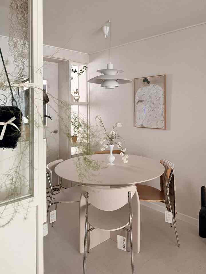 ＃賢明な消費＃コンスープ記録集

新しく調和したおかげでキッチンスペースが変わりました！

セールしてくれていい値段に連れてきたね。🤭

ここにきれいな調和がたくさん見えます。

花の管理も難しく、花だけ見れば目つきから変わるレモンがはんだに大変でしたが、調和は猫たちも特に興味がなくていいですね。🕊️

＃調和＃調和インテリア＃調和フランテリア＃調和おすすめ＃ダイニングテーブル＃ダイニングテーブルインテリア＃ダイニングテーブルインテリア＃サークルダイニングテーブル＃セラミックダイニングテーブル＃ダイニングルーム＃壁＃パーティション＃スペース分離＃椅子＃ディアマン＃灰壁ホワイト＃リモデリング＃アパートを飾る 