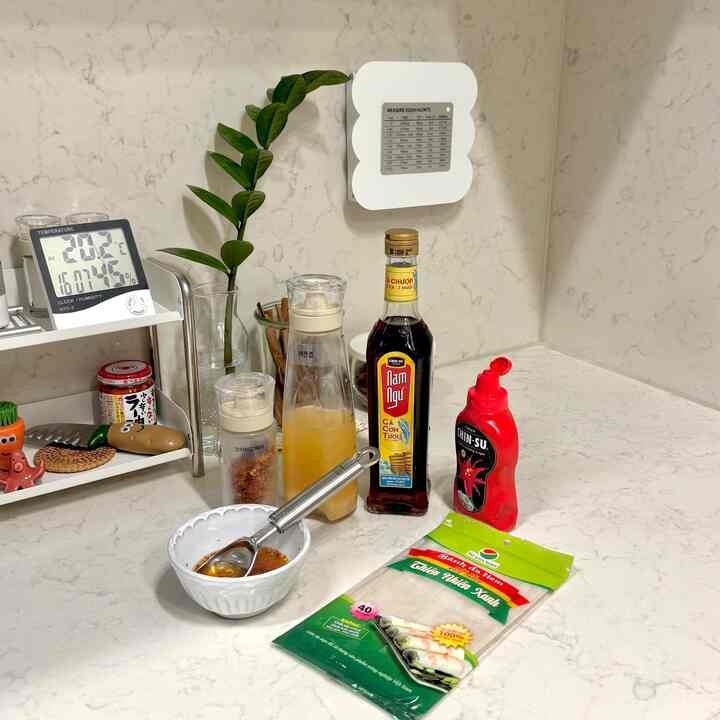 低速老化水のないウォールナムサム
ベトナムマートで買った水なしで食べるライスペーパー！
冷蔵庫の材料を脱脱します。
✅もやし（または宿主）、ニンジン、キノコ、セイ、キノコ、牛肉
スチームエフに入れて12分蒸してくれました😊
ウール様3月ファイティング❤️


✔️ヌメムマムソース  #현명한소비 #주방인테리어 #예쁜그릇 #시노글라스 #양념통 #젓가락받침 #월남쌈 #콘센트커버 #주방선반  #일상 {10 