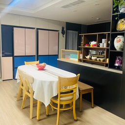 #집요하게고른템
#집요한세일   #틈새수납장  #콘수프챌린지 
처음 우리집에 이사하면서 키친핏비스포크 냉장고를 설치후 빈공간에 적합한 틈새장을 찾기위해 오집을 엄청 검색한결과 찾은 피크틈새수납장 
색감도 최대한 맞춰서 고른 아주 튼튼하고 깊은 실용성만점 수납장입니다
5년 가까이 사용하면서 다시 돌아가도 구입할 품목 중 비스포크 냉장고와 더불어 최고템에 해당됩니다 
#집요하게고른템 #집요한세일 #콘수프챌린지
#틈새수납장 #주방수납장 #수납선반장 #고양이시계
#테이블보 #원목벤치 #글라스화병 #6인용식탁세트
#쌀통 #칫솔 #식기세척기세제 
