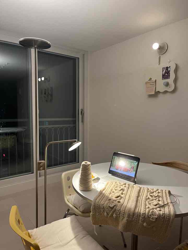 ＃コンスープ記録集＃今日の私たちの家


火が消え、照明に頼る
編む夜🧶

＃今日の家＃私たちの家＃私たちの家フォトゾーン
＃編み物＃編み物＃ハンドメイド＃編み物
＃キッチンインテリア＃ダイニングテーブル＃ダイニングテーブルチェアおすすめ＃ダイニングテーブル照明
#イケア照明 #イシャット #アルテミテ 
