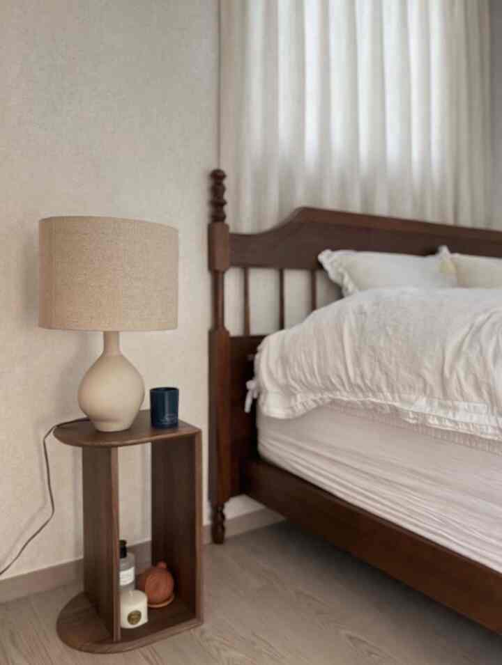 ベッドにふさわしいコラボレーションを買いに行きました。
協託売り切れの問題で..
照明を持ってきてしまいました。
照明に雰囲気を変えてみましたが！
ナチュラルモダンな寝室になってしまった

＃今日の私たちの家＃寝室のインテリア＃寝室の照明＃寝室の装飾 
＃ベッドフレーム＃シモンズベッド＃シモンズgk＃シモンズベッド 
＃素敵なテム最高屋＃木の小道具＃ホテルのような私たちの家＃ホテル寝具  
＃ウッドフレーム＃照明レストラン＃コミュニケーション歓迎＃ホワイトベッド 
＃ナチュラル＃モダンなインテリア＃今日の家＃家の飾り