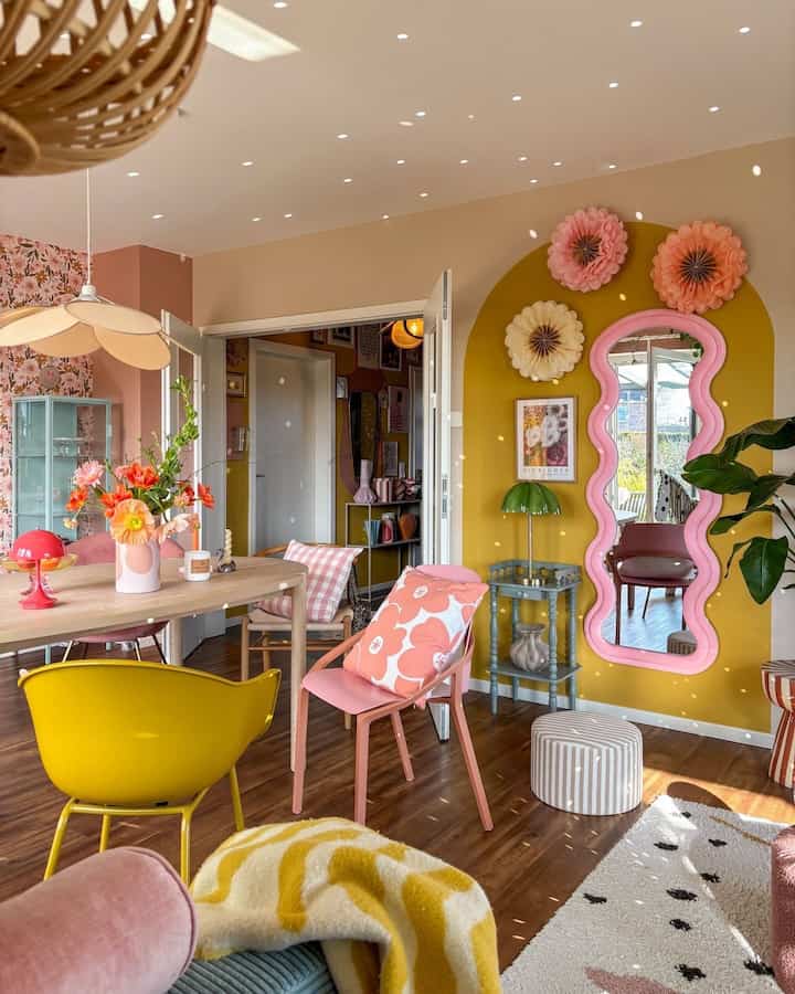 Color therapy but make it a living room 🌼✨
Soft pinks, sunny yellows, and playful shapes turning everyday spaces into pure joy. 

Credit:@_colorfulhome_

#interiorinspo #colorfuldecor #statementmirror #funkyhome #designinspo #homedecorideas #cozycorners #aestheticspaces #interiorlovers #apartmenttherapy
