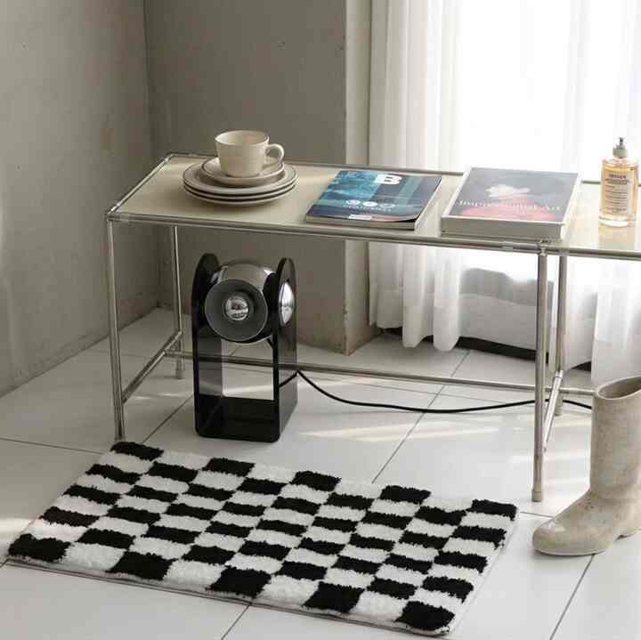 Tambahkan sentuhan warna pada ruang putih bersih ini dengan aksesori unik 💡✨
Saya hanya meletakkan barang-barang favorit saya di atas furnitur modular minimalis.
Vas berbentuk sepatu bot itu khususnya adalah fitur keren yang membuat saya tersenyum setiap kali melihatnya! 👢🌿
Melepaskan pikiran-pikiran rumit dan hanya fokus pada diri sendiri di ruang favorit saya...
Hari ini adalah hari lain yang sangat saya syukuri 🙏

#InteriorMinimalis #화이트앤블랙 #포인트인테리어 #유니크소품 #모듈선반 #스피커추천 #홈스타일링 #집순이그램 #감성 #힐링 #데일리룩 #ootd #인테리어아이디어 #공간스타일링