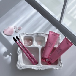 #콘수프기록집 #현명한소비 #치약
언파 차차 치약은 사용해보고, 만족스러워서 부모님께도 사드렸던 제품이라 핑크 제품도 너무 기대됐어요!
역시!!! 언파!!! 👍👍👍
핑크 차차 치약은 무불소 차콜 치약이에요.
양치 후 개운하고 상쾌한 느낌이 정말 좋아요!!! 👍
잘 닦였다는 느낌이 마구마구 든답니다!!! 😊😊😊
칫솔도 구석구석 부드럽게 닦이는 느낌이에요.
컬러도 다양하게 있고, 칫솔도 갖추고 있어서 여러 제품들을 모두 차례대로 사용해 보고 싶어요.
#프렌치인테리어 #화이트인테리어 #맞팔
#베스트리빙 #화이트식탁 #세라믹식탁 #타원식탁
#타원테이블 #아르보 #도자기식판 #식판
#칫솔 #핑크 #핑크템 #가벽 #파티션 #루버셔터
#언파 #언파치약 #차차치약 #핑크치약