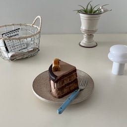달달함 충전완료🍫🍌
당 떨어질때 달다구리를 먹으면 하루시작이 즐거워요
오늘는 초코바나나케이크로 해삐!❤️
#콘수프기록집 #오늘의우리집 #온더테이블 #예쁜접시 #디저트접시 #시에르파르베 #디저트천국 #커트러리추천 #디저트포크 #주방인테리어 #홈카페존 #홈카페족 #디저트접시 #디저트타임 #주부일상 