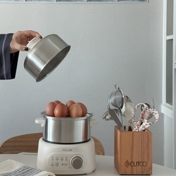 #콘수프기록집 #현명한소비 
이런 찜기, 손이 자주갈까? 싶었거든요.
웬걸. 아이들 아침 챙겨줄 때 특히 너무 잘써요.
워킹맘이라 시간과의 전쟁인 아침에 계란 올려놓고 씻고 나와서 꺼내주고, 사과하나 썰어 땅콩버터와, 우유한잔이랑 주면 촉촉하고 부드러운 반숙계란으로 든든함까지 챙겨서 학교 갈 수 있으니까요!
주말엔 만두도 찌고 고구마도 찌고. 너무너무 좋은거 있죠!
#살림살이 #살림템 #찜기추천 #찜기 #컷코 #이마바리타월 #세라믹식탁 #주방인테리어 #주방 #키친인테리어 #키친 #키친크로스 #유리블럭인테리어 #유리블럭포스터 #피스카스 #맞팔 #선팔 #남매맘 #초등맘 #아이가있는집 
