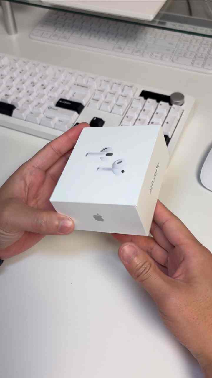 いよいよボックスが消えました🎧

ノー缶をつける瞬間
世界は静かです。

この感じを知っている人？ 👇

#コンスープ記録集 #현명한소비 #에어팟 #에어팟프로 #일상 #애플 #이어폰 #apple #감성 #일상템 #감성템 #맞팔 