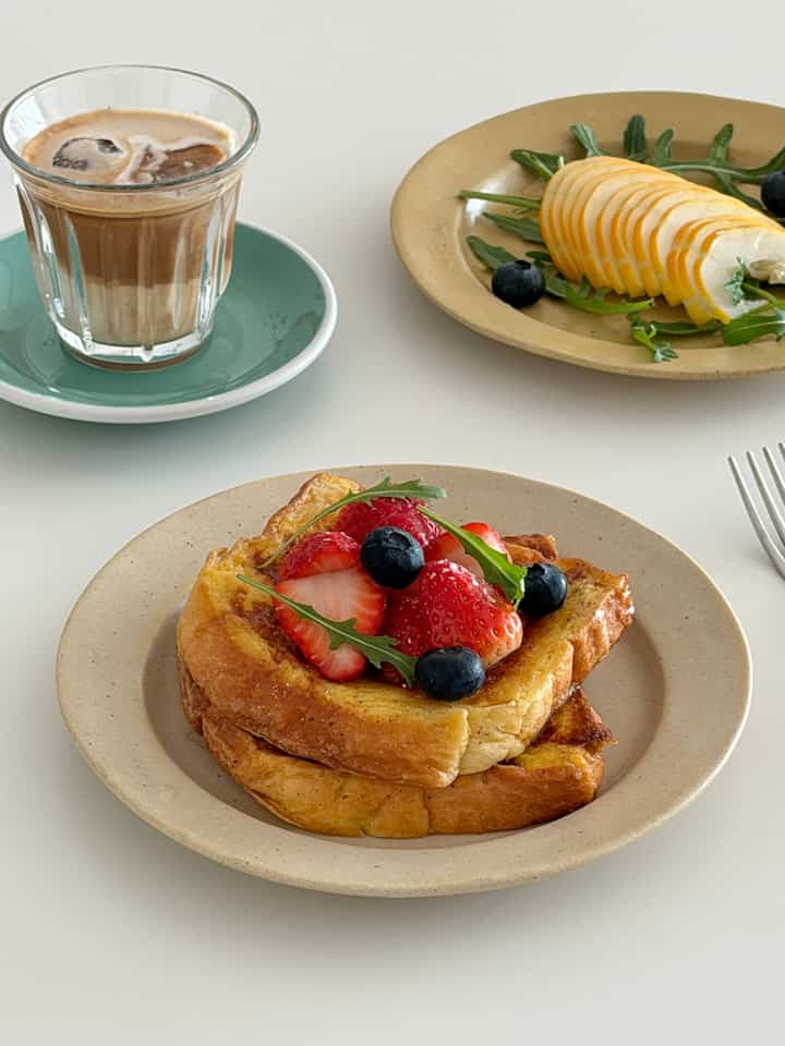 
ちょうど2枚残っていた食パンで作ったフレンチトースト！ 

そして久しぶりにメロンサラダまで💛

久しぶりです。
皮を切らなければならないことが点滅しています😂  #토스트 #계란토스트 #breakfast #콘수프기록집 #현명한소비 #집에서제일바빠 #오늘장면한컷 #오홈스토랑 