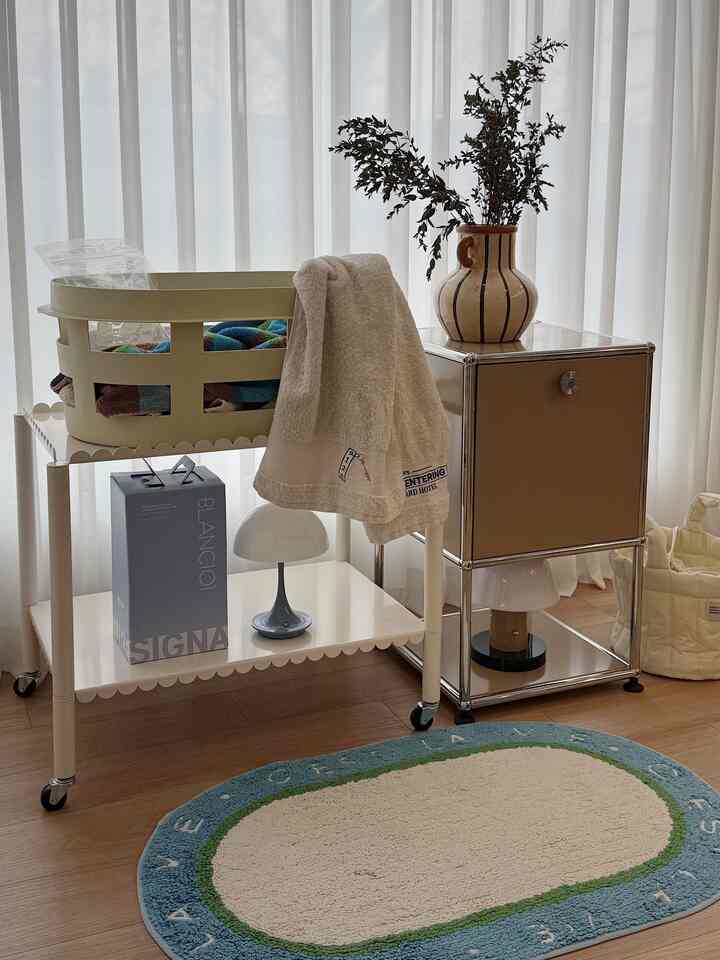 ＃コンスープ記録集＃今日の私たちの家

洗濯物は山です。
なぜこのように
体は愚かなことでしょう🫠

＃リビングインテリア＃洗濯バスケット＃洗濯＃洗濯洗剤＃洗濯バスケット＃洗濯日＃リビング収納＃usm＃モジュール家具