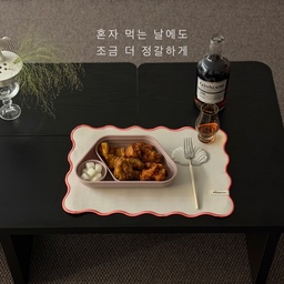 혼자 먹는 날에도
예쁘게 챙겨 먹으려고 노력 중..👀
그런데 혼자 먹으려고
이 그릇 저 그릇 꺼내면 또 집안일+1 이라
설거지 거리도 줄이고
소꿉놀이 하는 기분도 내는
귀여운 식판을 이용하고 있어요〰️
귀여움이 세상을 구한다!
(내 밥상도 구해주길!)
#예쁜템최고야 2 #콘수프기록집 #1인가구 #1인식기 #1인식기세트 #1인식탁 #혼밥메뉴 #혼밥 #혼밥식기 #혼밥세트 #혼밥트레이 #혼자서도잘먹어요 #테이블매트 #테이블웨어 #예쁜살림템 #예쁜그릇추천 #예쁜그릇 #신혼집꾸미기 #30평대인테리어 #30평대아파트인테리어 #39평인테리어 #39평 #푸들 #라익디스 #라익디스러그 #거실테이블 #코흐오브제 