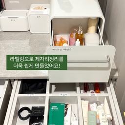 🎁 라벨링으로 더욱 깔끔하게 정리하기 🎁
🥊 집들이 선물용으로도 좋은 라벨링 추천드려요!
🥊 깔끔하게 정리정돈을 할 수 있고 라벨링을 해 놓으면
제자리 정리가 수월해지더리구요 :) 
라벨링을 하면 다양한 장점들이 있는 거 같아요!
꼭 열어보거나 하지 않아도 어떤 물건이 있는지
바로 확인을 할 수 있어서 물건 찾기도 쉽고,
원래 자리로 정리를 하기도 수월해져서 추천드리고싶어요🥹👍🏻
라벨기는 다양하게 있는데 저는 이 제품이 
제일 만족스럽고 빠르게 호환되고 사용하는 방법도
간편하고 연결도 쉽고 가격도 부담되지 않고
사이즈도 아담해서 좋더라구요 ✨🫶🏻
#라벨프린터 #라벨기 #라벨링 #라벨프린터기 
#정리정돈 #정리수납 #현명한소비 #콘수프기록집