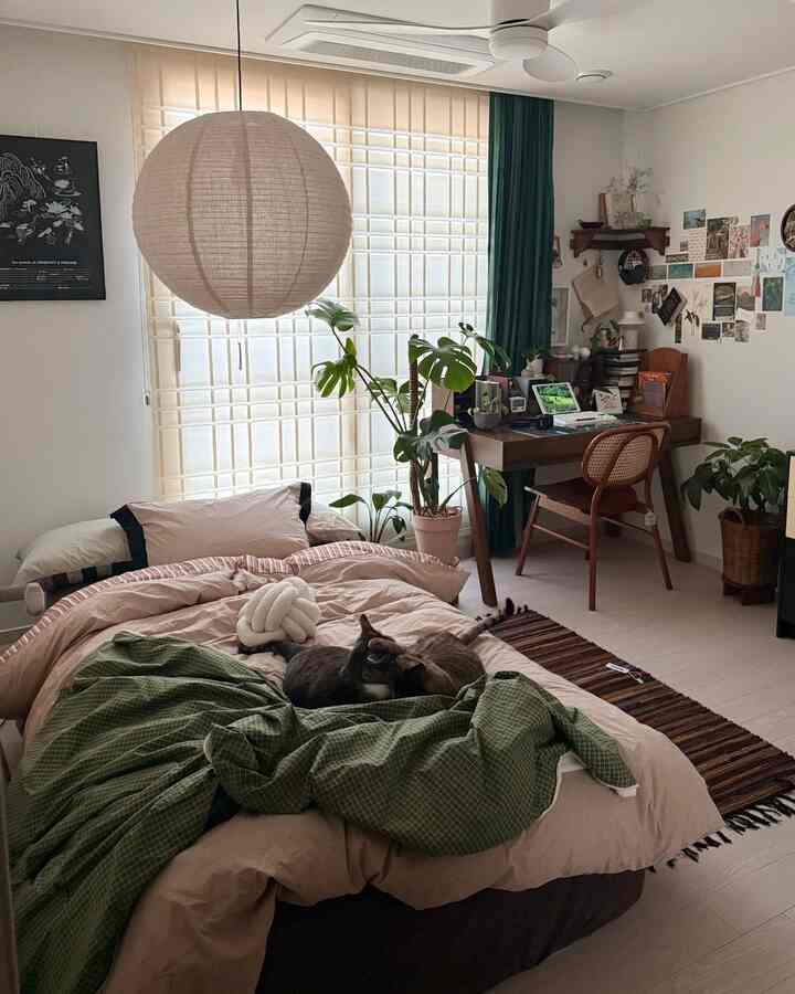 A collection of things I love 🤎

#TodaysHome #침실 #침실인테리어 #침실꾸미기 #침실인테리어 #패브릭 #베딩 #이불 #이불세트 #침구 #침구인테리어 #침구스타일링 #조명 #조명인테리어 #러그 #러그인테리어 #빈티지인테리어 #우드인테리어 #데스크테리어 #플랜테리어 #블랭킷 #서재인테리어 #서재