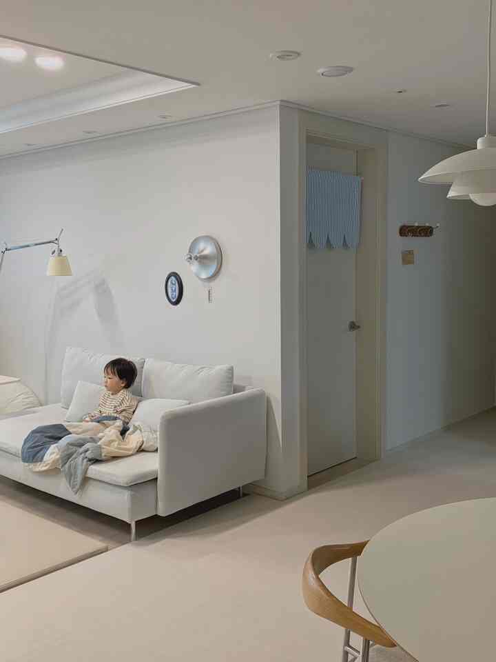 #콘수프기록집 #인테리어노하우  #거실인테리어소품 #아이가있는집 #아이가사는집 #조명인테리어