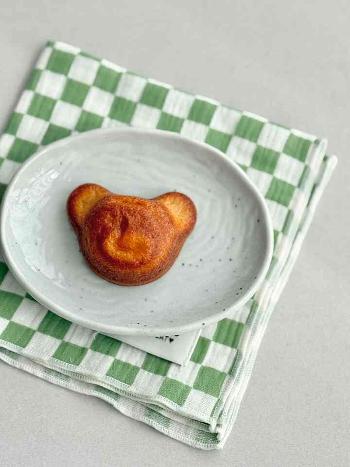 最近流行っているというバター餅を作ってみました。
いつの間にか私のアルゴリズムを占めてしまった＃バター餅
ドゥシュックの流行は大きく関心がなかったが、バター餅は好きな組み合わせなので、家に眠っていたマドレーヌの枠に練りこんで作ったのに結構成功したと思います🐻🤎

毎日電子レンジのエアフライヤーで使っていた我が家のキューカーオーブンで久しぶりに使ってみますね。

今週末のおやつ解決完了！

＃コンスープ記録集＃今日の私たちの家
＃上海バター餅＃私たちの家バター餅＃ホームベーキング＃ファッショナブルなテンプレート