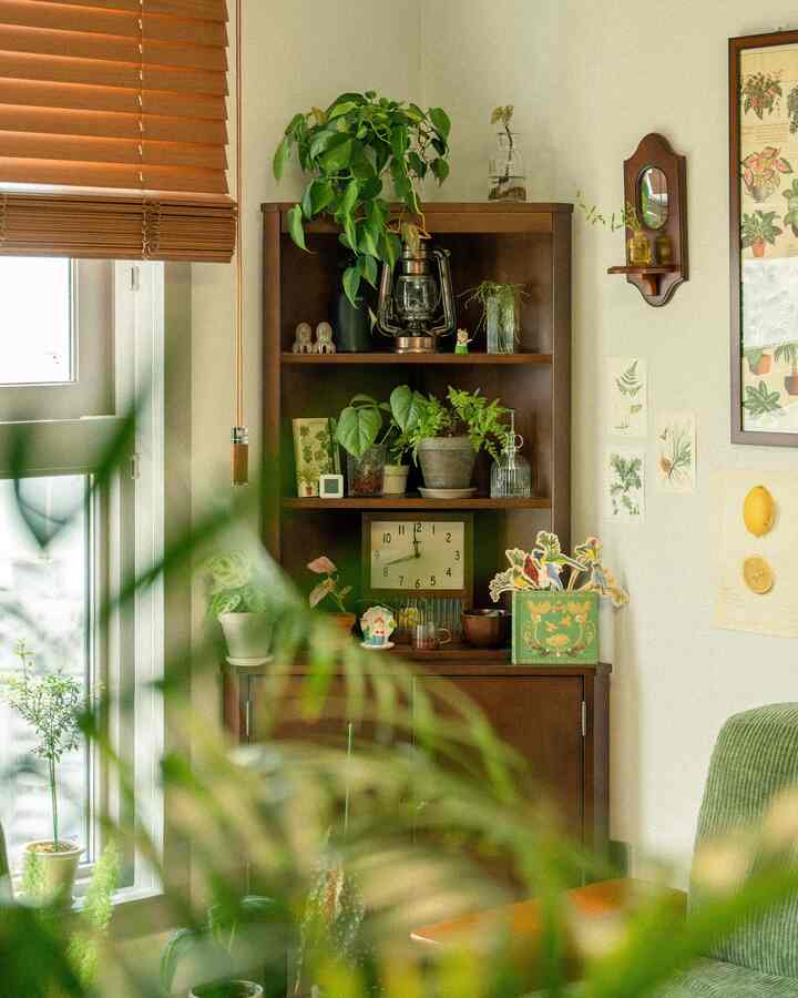 好きな場所はリビングルームのコーナー場
小さな空間に好きなものをしっかり積み重ねて生きていますよ🌿

＃家の装飾＃小さな家のインテリア＃ホームスタイリング＃家のスタイル＃フランテリア
