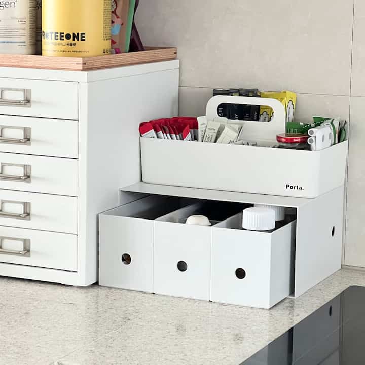 ミニマルホソイン死ぬことなくまた来ました🫡 
無印良品ファイルボックスはどのように書いても好きです！ 
目の前に見なければ使うのにまた隠したい気持ちを込めたキッチン整理再整備でした👩🏻‍🍳🫶🏻🥣 

＃コンスープ記録集＃ウォーターティッシュケース