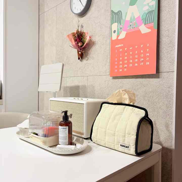 🩶きれいで暖かい感性のダイニングテーブルを飾る

▫️リフィットパディングバルクロティッシュケース
硬い長方形のティッシュケースを書いた。 
変えたいので探すより 
ぴったり好きなのを見つけてすぐに注文しました。 😆
思ったより少し黄色が回るけど
食卓を暖かくてふわふわの感じにしてくれますね。 
家は贈り物としてもいいと思います❕

#家の贈り物 
＃コンスープ記録集 