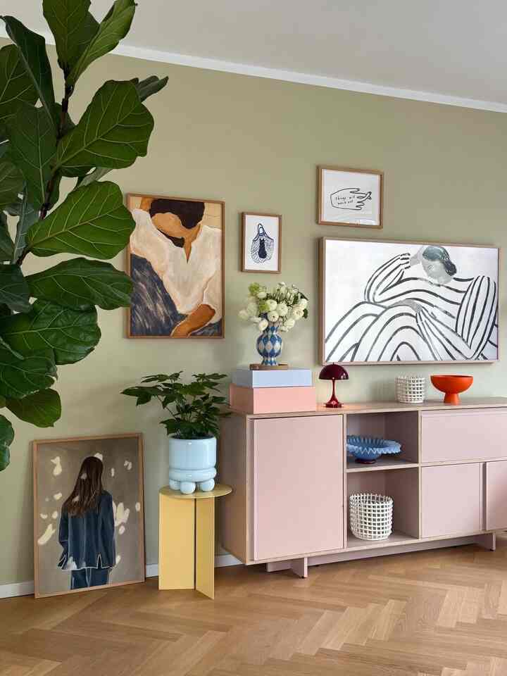 Soft sage walls, warm wood floors, and art that draws you in 🌿🎨
A living corner styled with balance and personality, where color and calm live side by side.

Credit: @hej_sylwi

#ScandiHome #ModernLiving #ArtfulInteriors #ColorfulHome