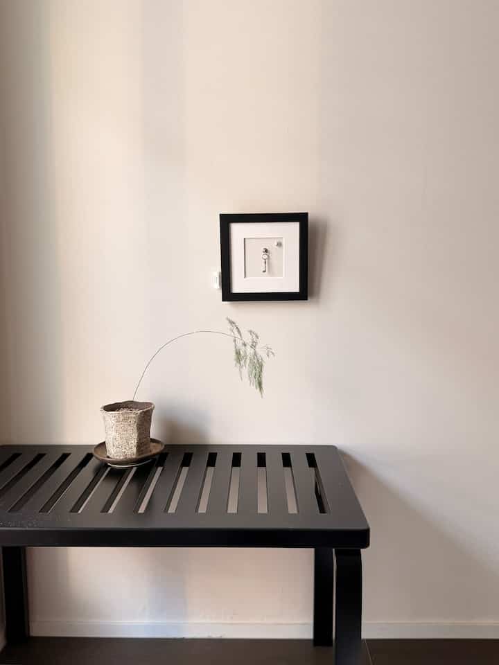 ＃giftあなたは私を爆破しました！
イベント当選服、額縁ボッターになりました!!🖤
（最近流行のリールスボイスver.）

今回は@verde.krイベント当選されて
額縁プレゼントでいただきました👏🏻

画鋲形オブジェ
好きなように挿して飾ることができるのがポイントです。
私はキーディテールがきれいでヨーグルでピックしました🔑

どこに置くのが一番きれいか選んでくださる方？！👀

Thanks to @verde.kr 

#SmallApartmentInterior #HomeStyling #狭い部屋のインテリア #小さな家の装飾

＃コンスープ記録集＃今日の私たちの家 