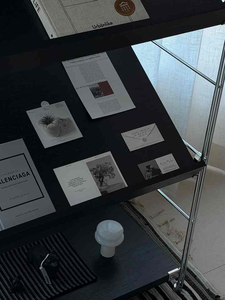 ＃コンスープ記録集 

我が家レブリックスモジュール棚にきれいなテムがたくさん来ました！
見るだけでも気分が良くなるきれいな小物たち..🤍🖤


＃今日の家＃今日の家のインテリア＃今日の家の家＃家の装飾＃新婚旅行のインテリア＃ミニマリストのインテリア＃ホワイトインテリア＃無彩色のインテリア＃感性インテリア＃小物スターグラム＃オブジェ＃感性小道具＃デザイン小物＃インテリアディテール