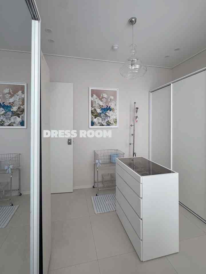 #インテリアノウハウ 


昔はドレスルームオープン場が楽だと 
思ったけど、今は確かに変わった
見せる定理よりも隠す定理 
もっと楽だから🤍


#コンスープ記録集 #ドレスルームインテリア #ドレスルームまとめ
＃ドレスルームハンガー＃ワードローブ整理＃ワードローブ＃ハンガー＃引き出し
＃照明インテリア＃作り付けインテリア＃洗濯物＃照明
#洗濯バスケット #洗濯バスケット #トロリー #洗濯物 #服
