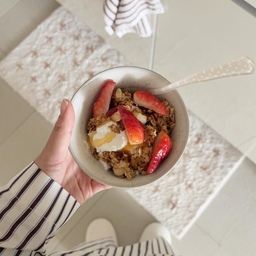 맛없는 딸기 털어버리기!
그릭요거트에 그래놀라, 맛없는 딸기에 꿀 챱챱🍓🍯
#그래놀라요거트 #그릭요거트 #요거트볼 #사브르 #사브르커트러리 #핸드타월 #리튼러그 #러그 #주방매트 #파자마 #잠옷추천 #집순이
