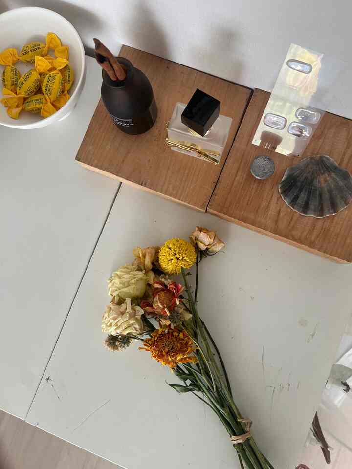 #드라이플라워 #꽃인테리어 #꽃꽂이 #자취방인테리어  #침실꾸미기 #침실스타일링  #원룸꾸미기  #미니멀인테리어    #화이트침구 