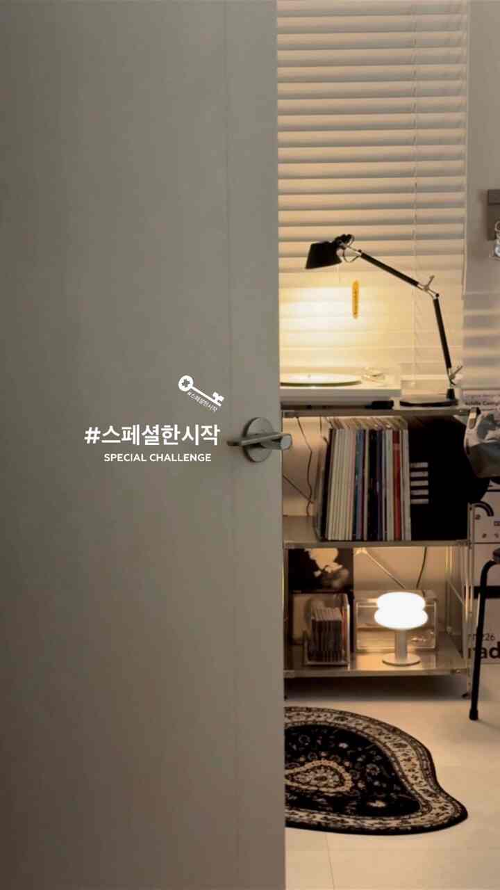 ミルキーホームのスペシャルなスタート🔑
夕方には別にまた一緒に、それぞれの趣味と時間を過ごします。
あまりにも悪い空間に入る
好きな音楽を作り、
何も考えずに没入できることをしたり
習慣のようにオンライン空間を行き来することもあります。

毎日繰り返されるルーチンのような時間ですが、
たぶん、最も悪い瞬間です。
もっと特別に感じられると思います。

今日の家で3月24日（火）から
2026年スペシャルクリエイターを募集するそうです。
自分の普通の日常を特別に分けて
もう少し意味のある時間にしてみてはいかがでしょうか？


＃スペシャルスタート＃今日の家
＃スペシャルクリエイター＃今日の家クリエイター


＃ミルキーホーム＃書籍＃趣味スペース＃ミュージックゾーン＃音楽鑑賞＃ダイニングルーム＃ノートブックスタンド

