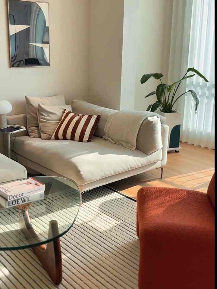 春春春春が来ました🌸
私の家は釜山なので、すでにお花が咲いたところもありました！ 
来週すれば通り通りごとにポップコーンみたいなお花を鑑賞できると思います！ 
ワルケワクワク？ 😆
エジプトで迎える2番目の春ですね〜
春のような花の絵に置き換える必要がありますㅎㅎ
忙しい忙しい..
皆さんは春が来たらどんなものから一番最初に変えますか？  #맞팔선팔 #러그추천 #포스터 #포스터액자 #포스터추천 #쿠션커버 #미드센츄리모던 #내추럴무드 #우드인테리어 