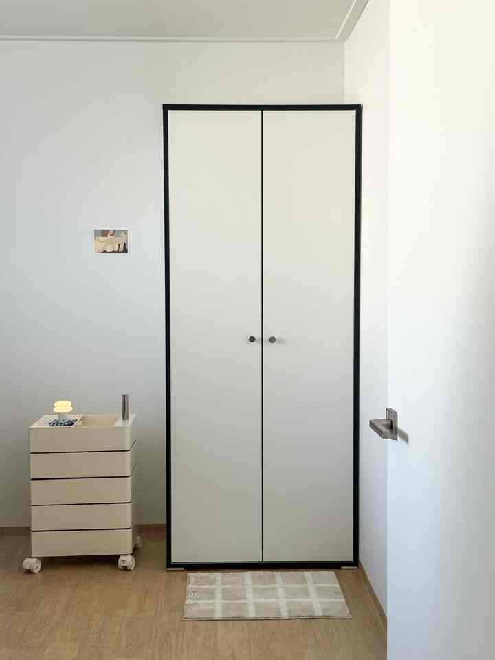 #콘수프기록집 #인테리어노하우

ビフォアフター確かな我が家の洋服
最後の写真にビポあります！

ハンガーで服を捨てないでください。ワードローブで  #800옷장 #드레스룸  #러그 #정리 