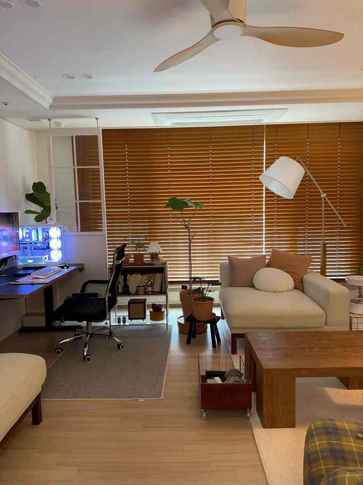 リビングルームの収納も到着し、片方の最後の私の家の姿🤗
木製の机の上に置いて保管室を置きましたが、近いうちに紹介します。 





＃リビングルーム＃リビングルームインテリア＃リビングルームインテリア＃インテリア＃ホームスターグラム＃コンスープ記録集＃自宅で最高の忙しい
